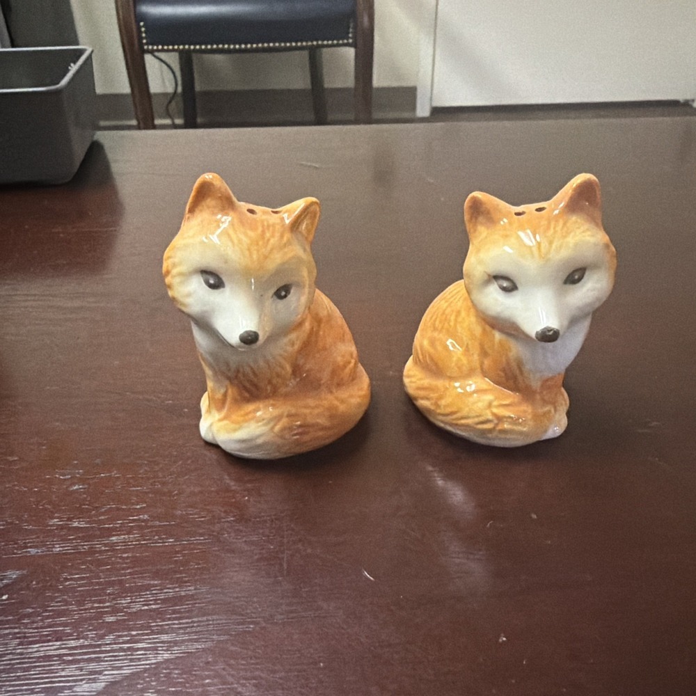 Better Homes and Gardens Ceramic Fox Salt and Pepper Shakers
